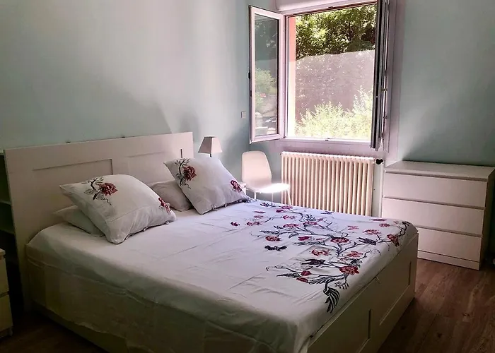 Mina 펜션 Meyrannes